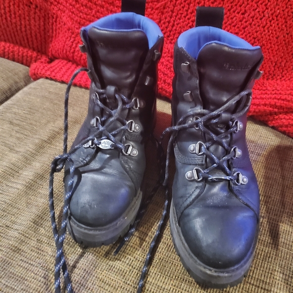 Black Ladies' Timberland Boots - Picture 1 of 3